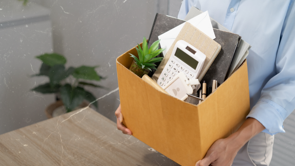 20,000 Federal Employees Resign After Trump Offer: Report